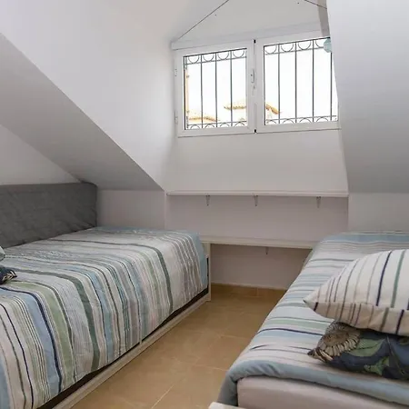 Beautiful 3 Bed Townhouse With Landscaped Communal Pool Area Holiday home