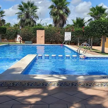 Beautiful 3 Bed Townhouse With Landscaped Communal Pool Area Holiday home