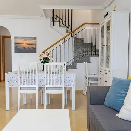 Beautiful 3 Bed Townhouse With Landscaped Communal Pool Area Holiday home