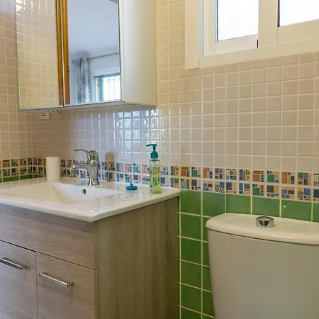 Beautiful 3 Bed Townhouse With Landscaped Communal Pool Area